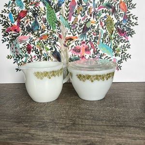 Pyrex/Corningware Crazy Daisy sugar/creamer set w/lid